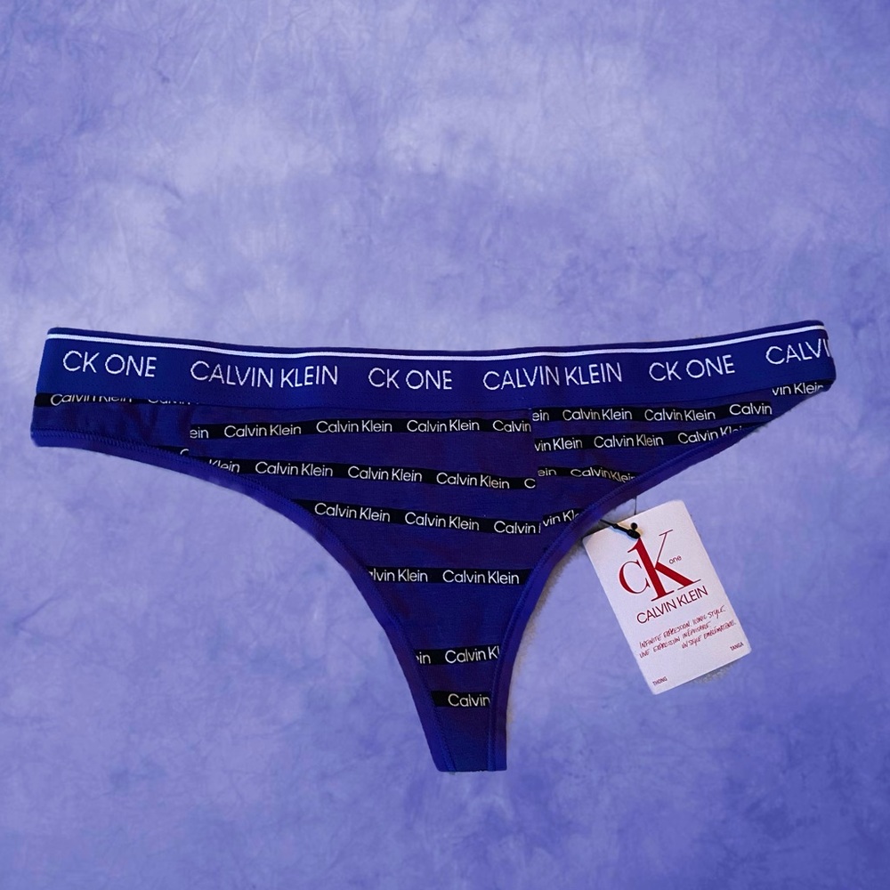 NWT Calvin Klein M Logo Print Thong